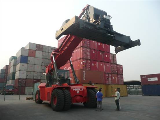 Xe nâng container Heli